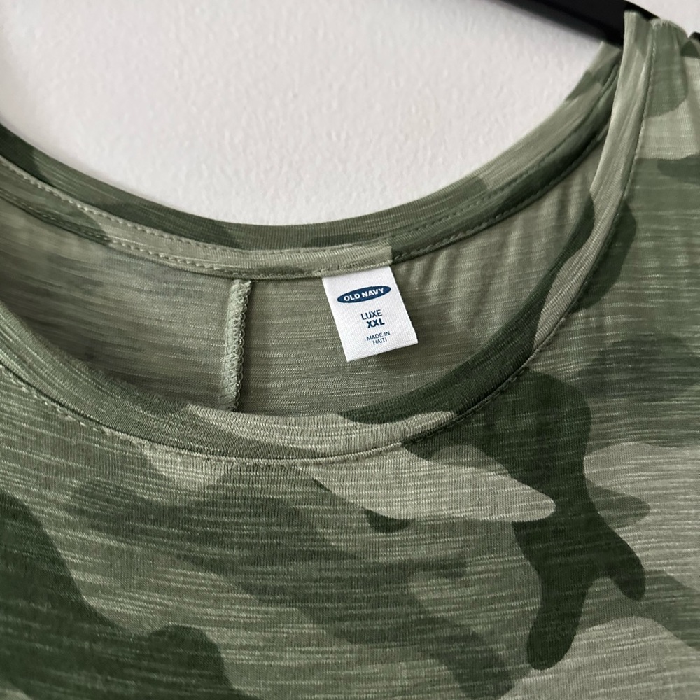Women’s Old Navy Tank Top - Picture 3 of 5